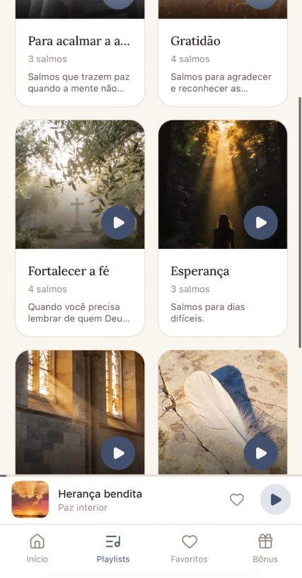 Tela inicial com cards de playlists e player persistente